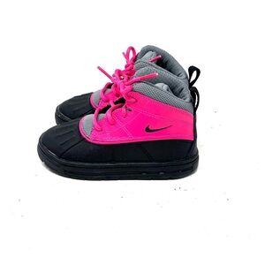 NEW Nike ACG Boots